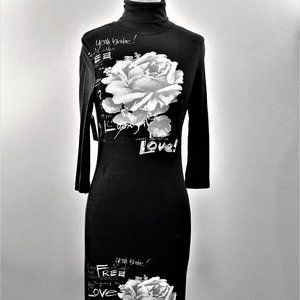 GRAFITTI/ROSE TURTLENECK DRESS